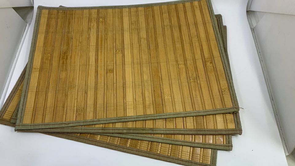 4 BAMBOO PLACEMATS.