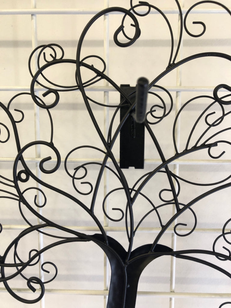 BLACK METAL TREE SHAPED WALL HANGING.