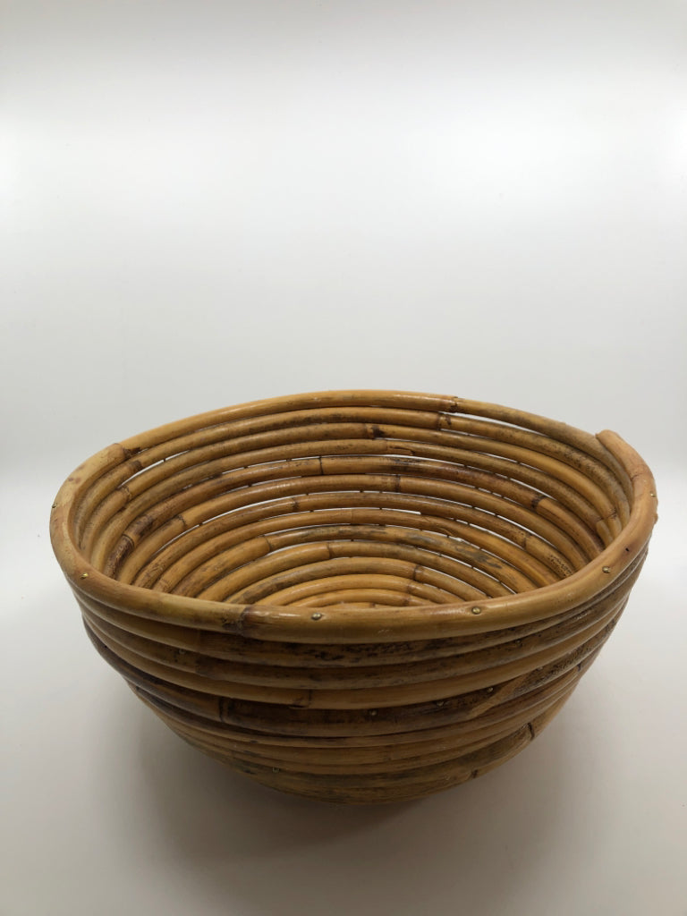 BAMBOO SWIRL STURDY BASKET.