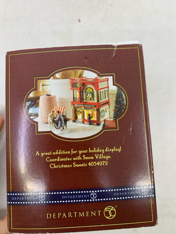NIB SNOW VILLAGE SIDEWALK SWEETS STREET VENDOR DEP 56.