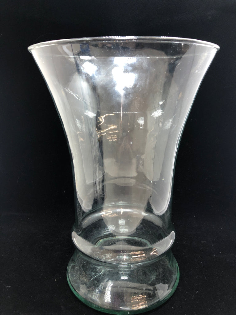 RECYCLED GREEN GLASS VASE MADE IN MEXICO.