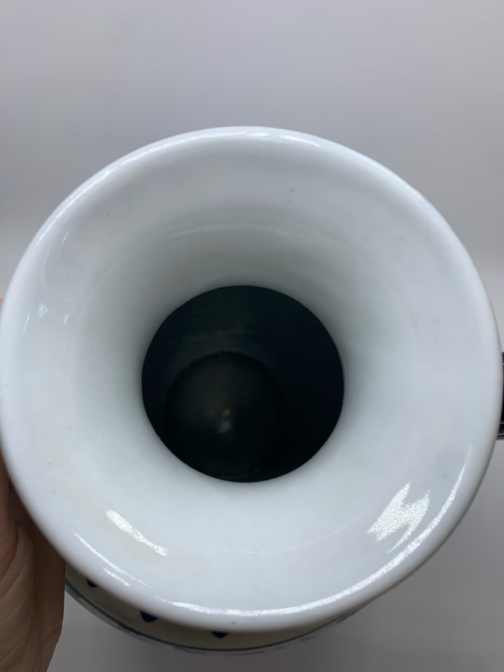 BLUE FLORAL VASE W/ORNATE HANDLES.