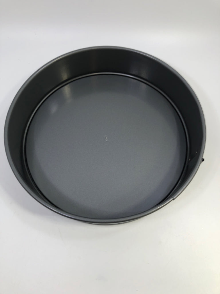 ROUND SPRINGFORM PAN.