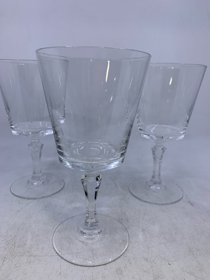 4 WINE GOBLET GLASSES.