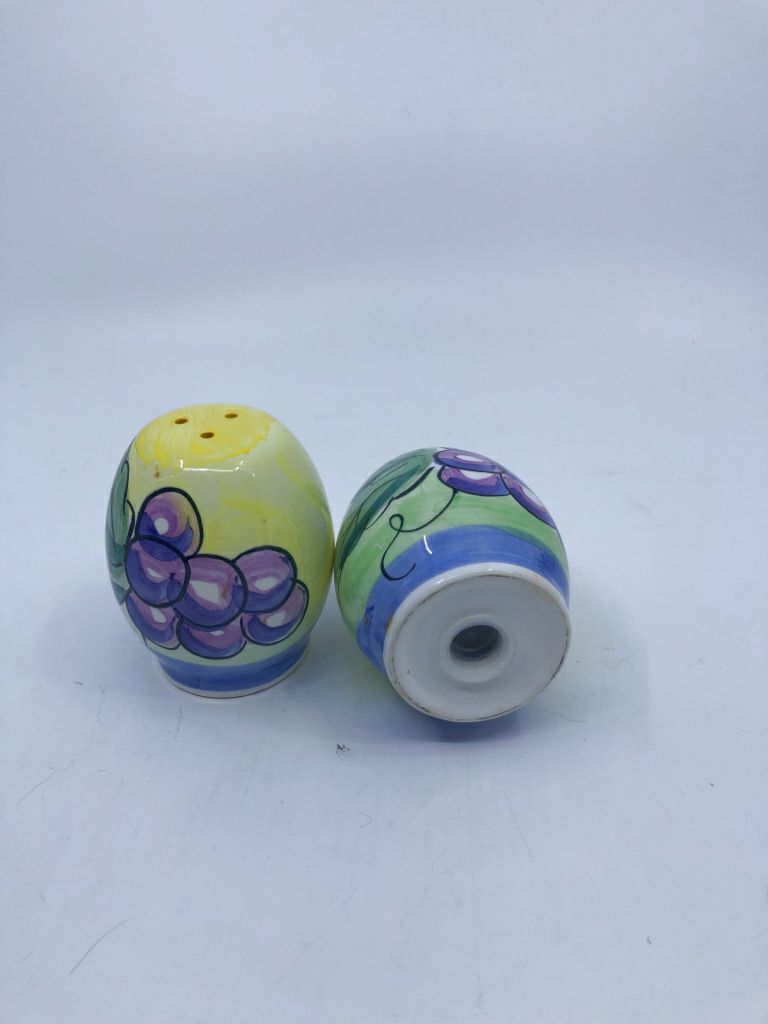 YELLOW GRAPE PAINTED SALT AND PEPPER SHAKERS.