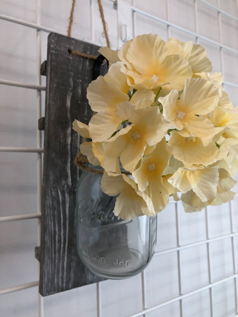 HANGING MASON JAR VASE W/FLORALS & GRAY WOOD BACK.