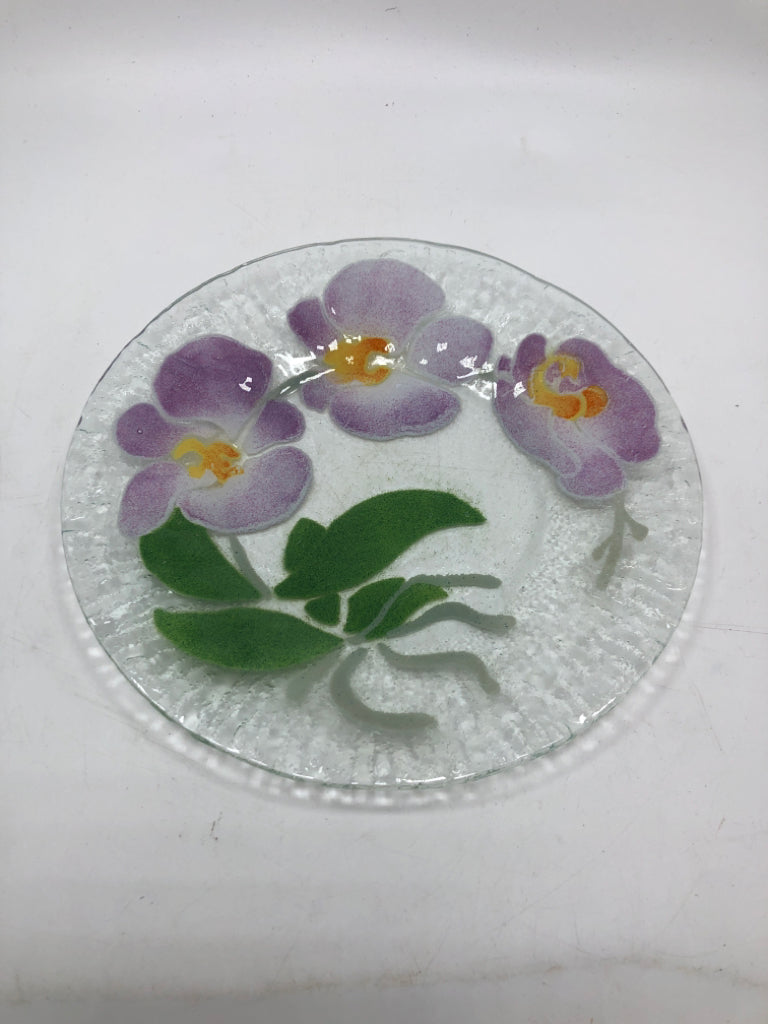 5 ASSORTED FUSED GLASS FLORAL LUNCH PLATES.