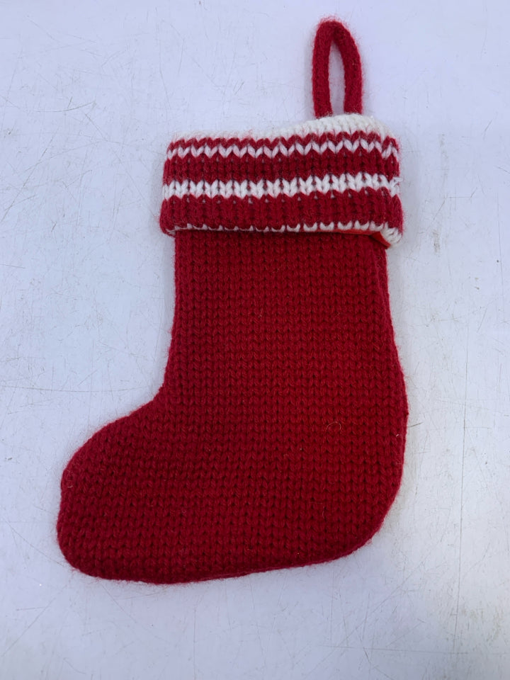 SMALL "D" KNIT STOCKING