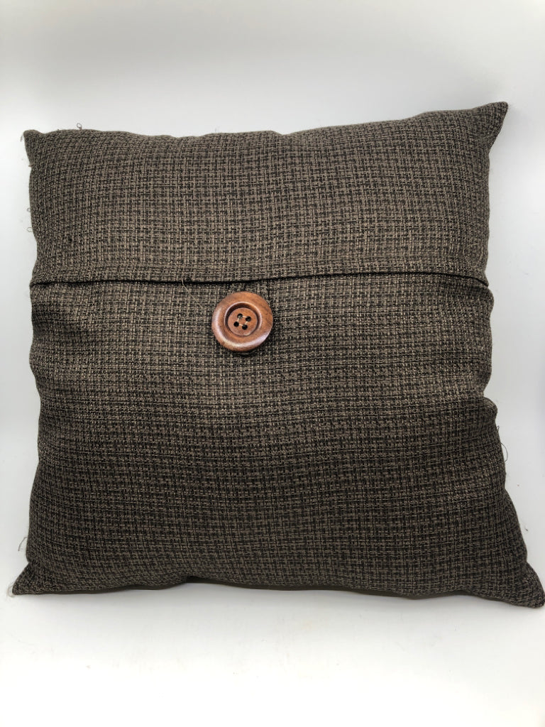 BROWN WEAVE ACCENT PILLOW WITH BROWN BUTTON.
