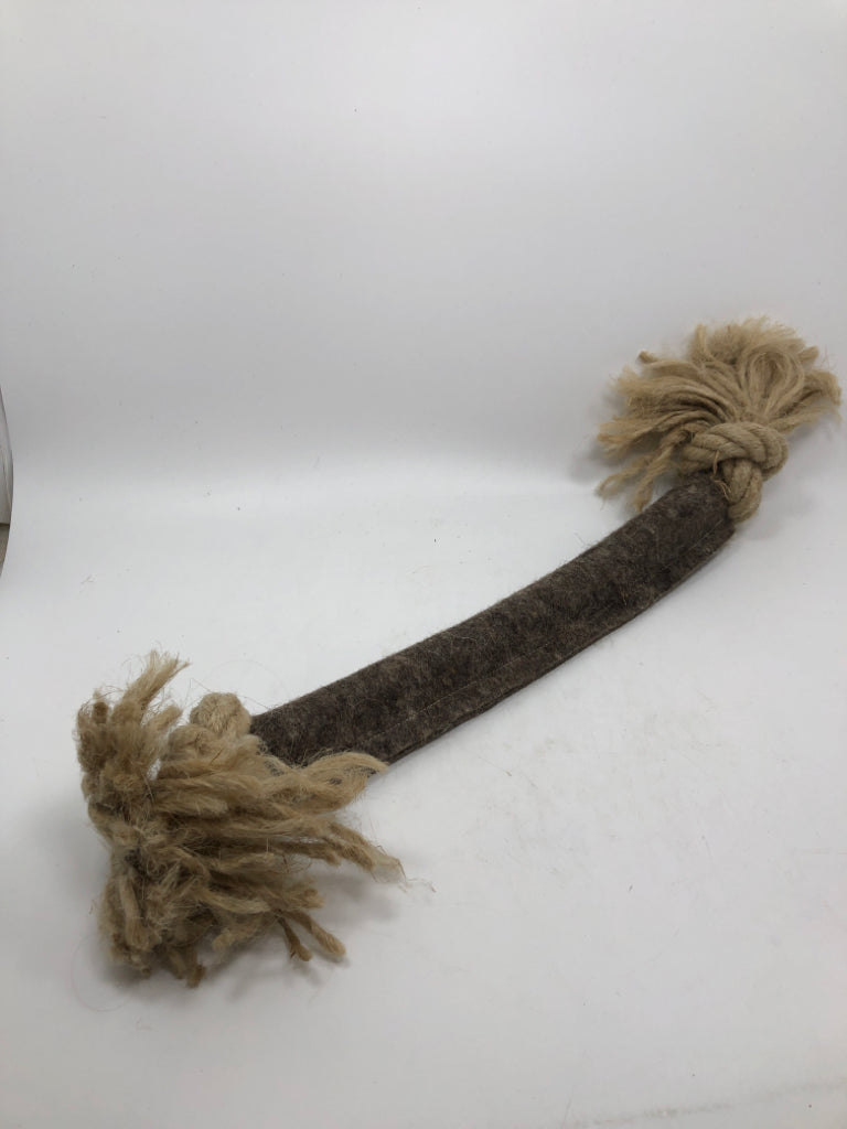 GREY WOOLIIE NATURAL DOG CHEW TOY W/TWINE ENDS.