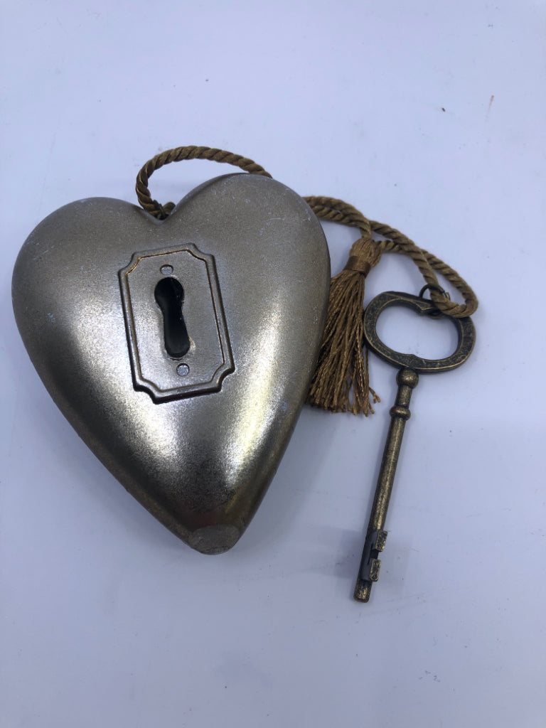 PEACE HEART W KEY.