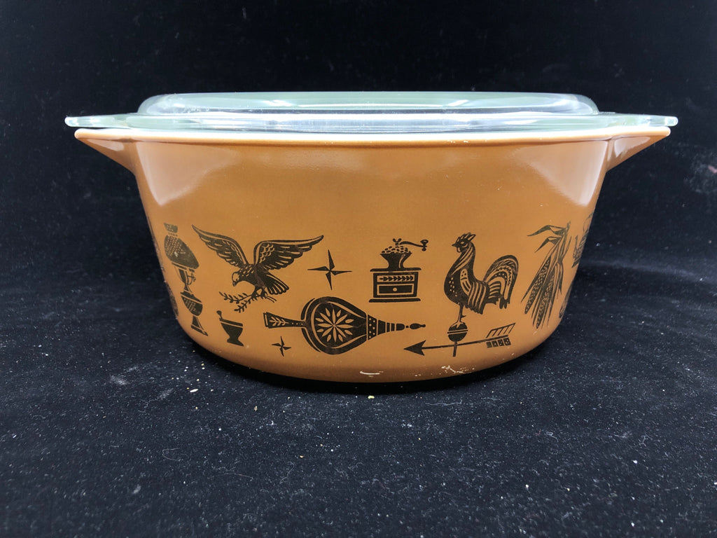 BROWN GOLD EAGLE PATTER PYREX BAKING DISH W LID.