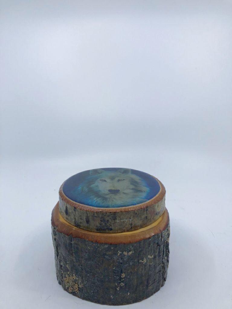 WOLF WOOD TRINKET BOX.