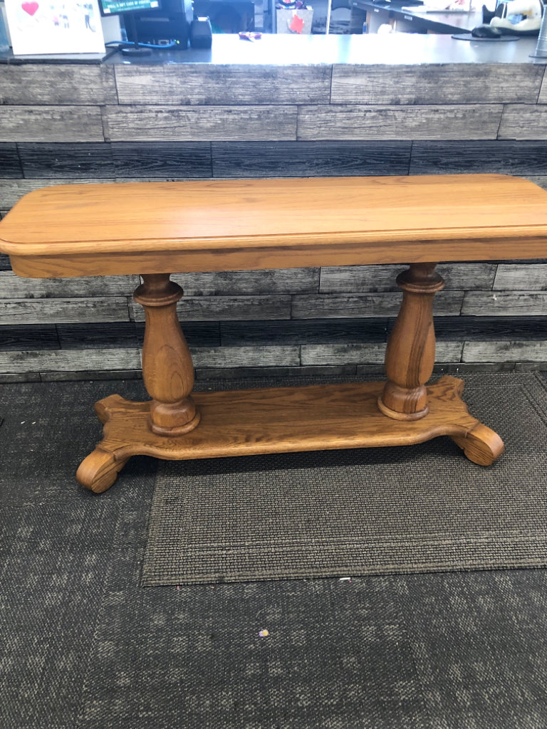 OAK WOOD CONSOLE TABLE.