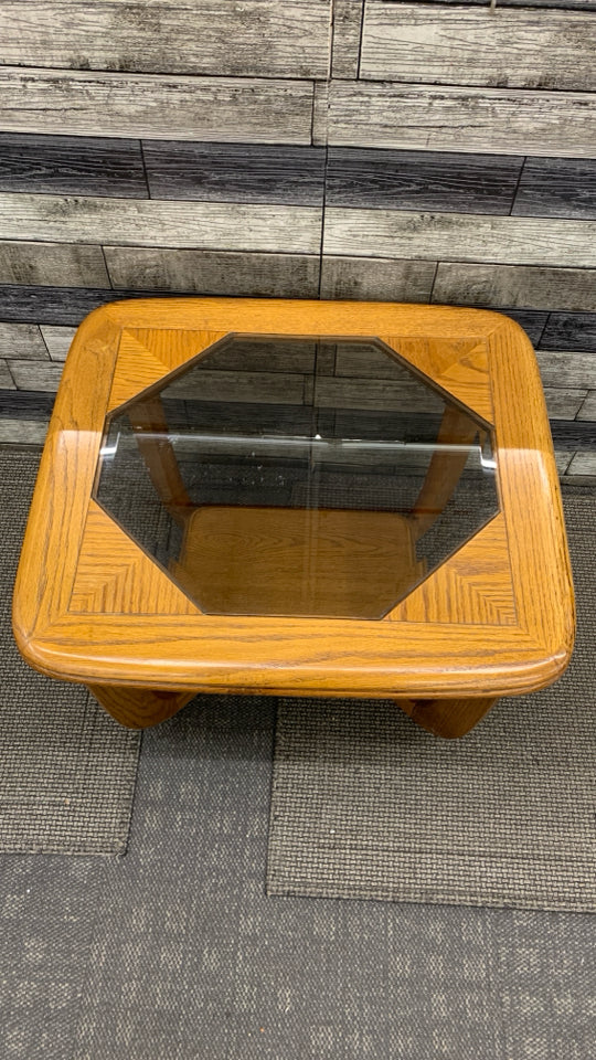 OAK WOODEN END TABLE W/GLASS TOP.