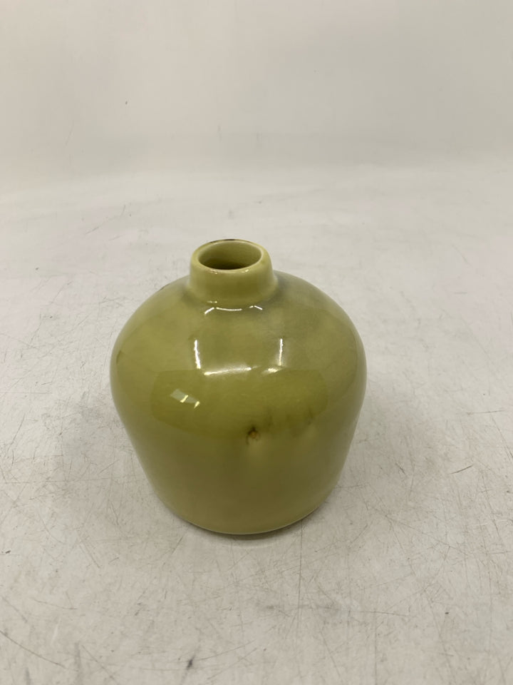 LIME GREEN CRACKLE DESIGN BUD VASE.