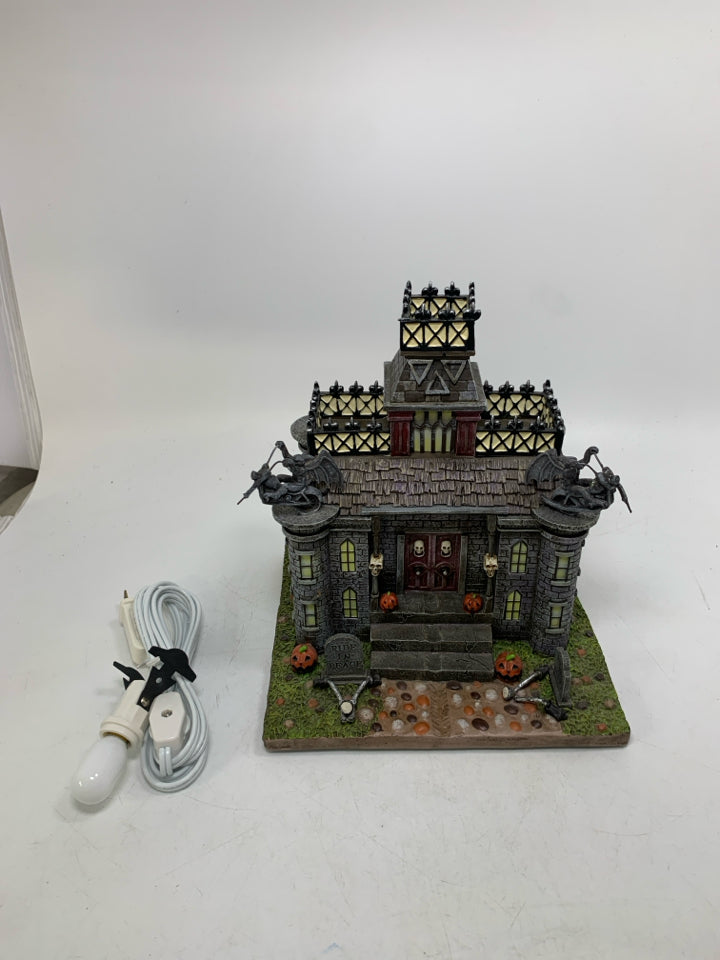 HAWTHORNE VILLAGE DEATH VALLEY HAUNTED MANOR RETIRED #A1381