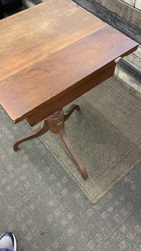 VTG SIDE TABLE WITH DRAWER.