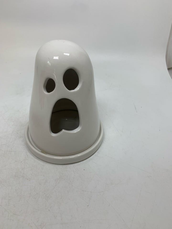 WHITE CERAMIC 2PC TEALIGHT HOLDER.