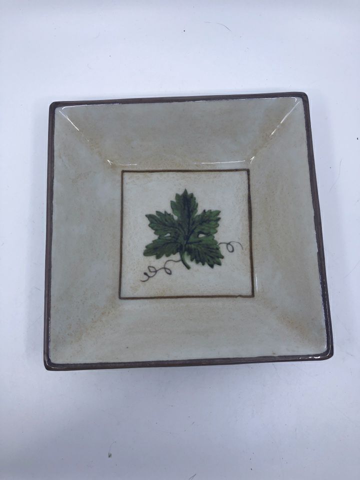 SQUARE GREEN LEAF BOWL.