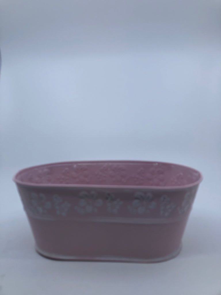 OVAL METAL PINK PLANTER W PLASTIC LINER.