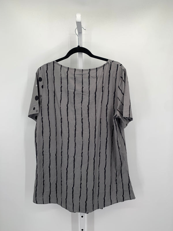 Size Extra Large Misses Short Sleeve Shirt