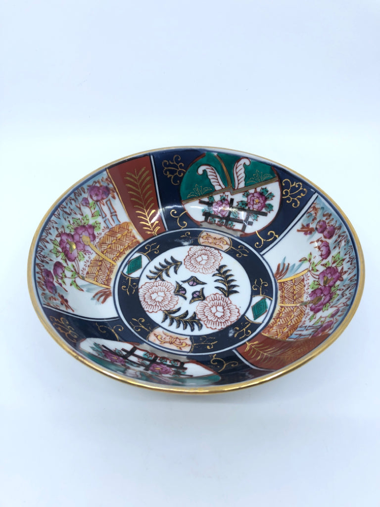 4PC DECORATIVE JAPANESE BOWLS W GOLD AND FLOWER DESIGNS.