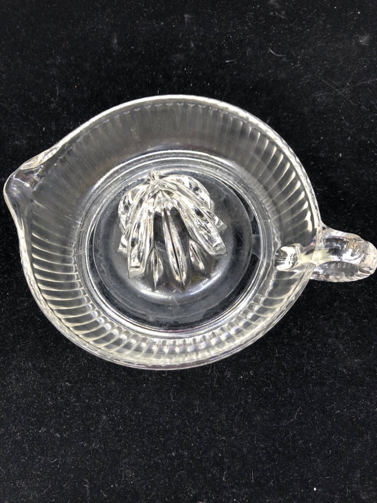 VTG GLASS JUICER WITH HANDLE.