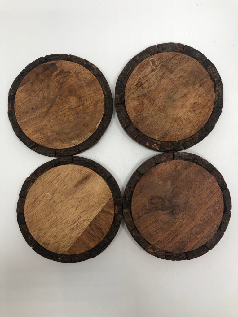 5PC WOOD AND TREE BARK COASTERS IN HOLDER.
