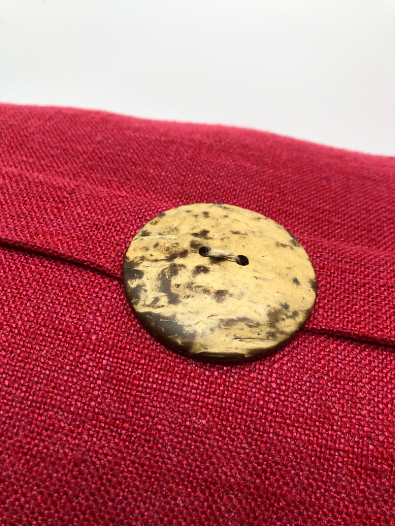 RED ACCENT PILLOW W/WOODEN BUTTONS.
