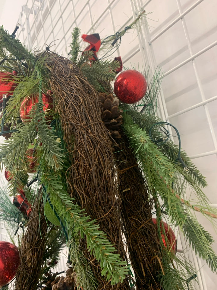 NIB 9FT PRELIT GARLAND.