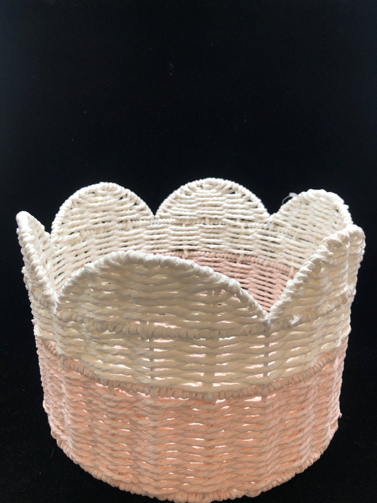 WOVEN WHITE/PINK BASKET.