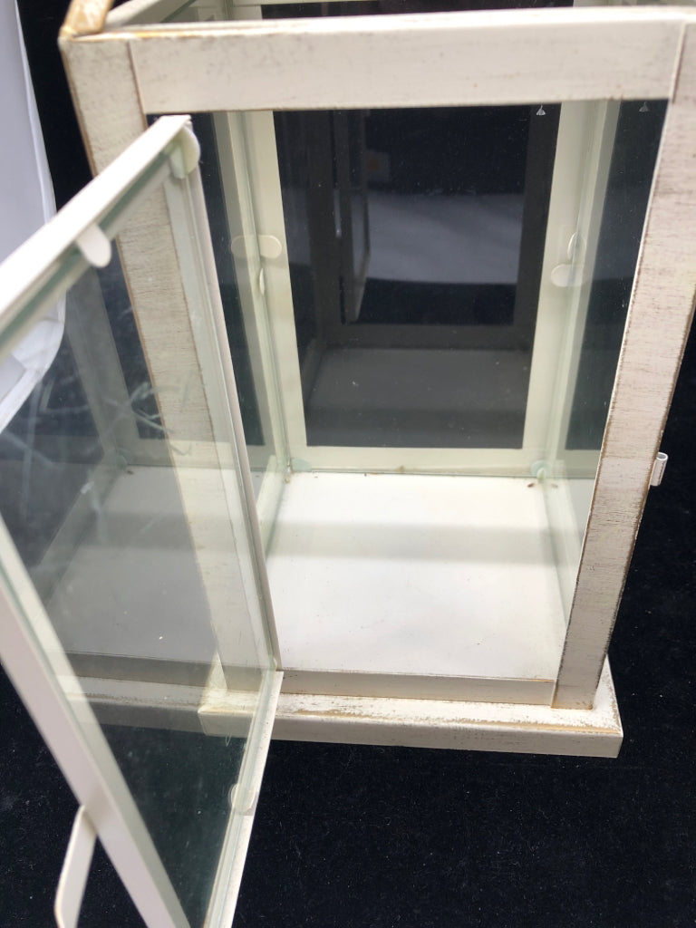 CREAM DISTRESSED LANTERN W/ GLASS PANES.