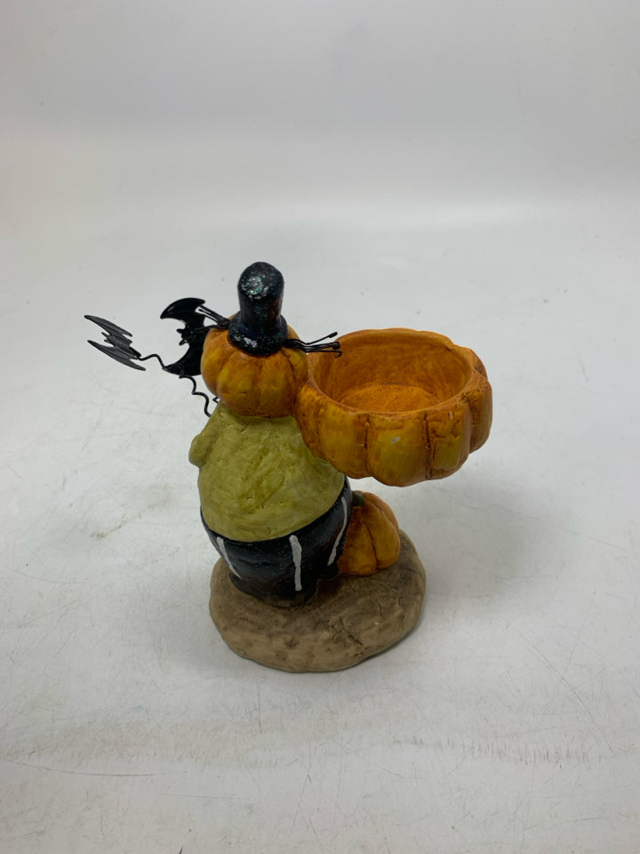 YANKEE CANDLE PUMPKIN HEAD W/ BATS TEALIGHT HOLDER.