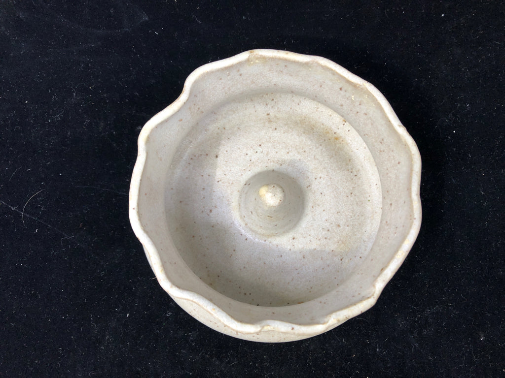 BAY POTTERY CREAM W HEARTS BAKED APPLE DISH.