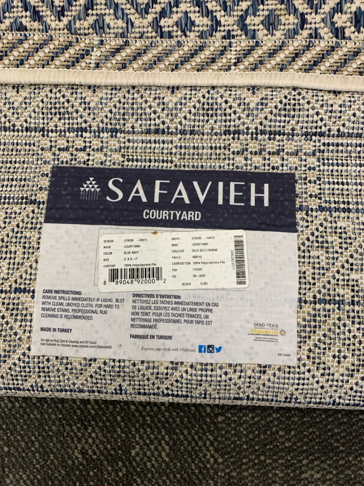 SAFAVIEH "COURTYARD" WHITE/BLUE AZTEC PATTERN.