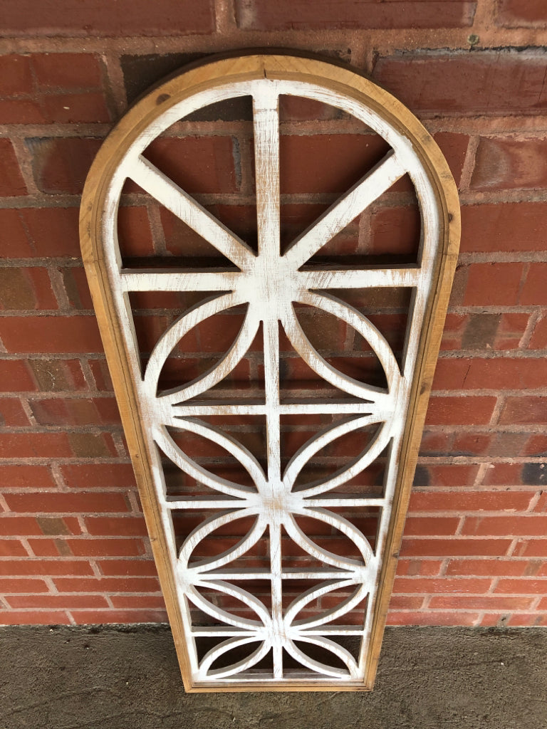 DISTRESSED WOODEN ARCH DECOR.