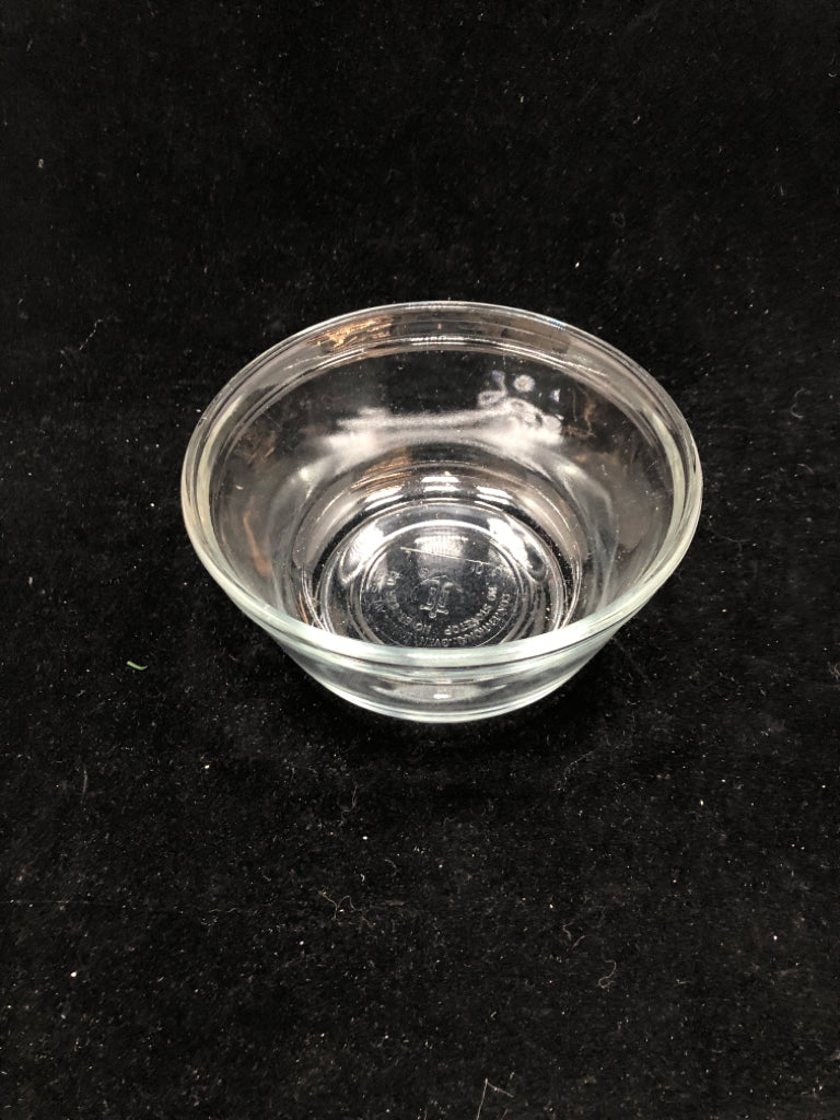 CLEAR GLASS SMALL ANCHOR HOCKING MIXING BOWL.