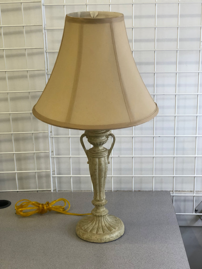CREAM PILLAR BASE TABLE LAMP W/CREAM SHADE.