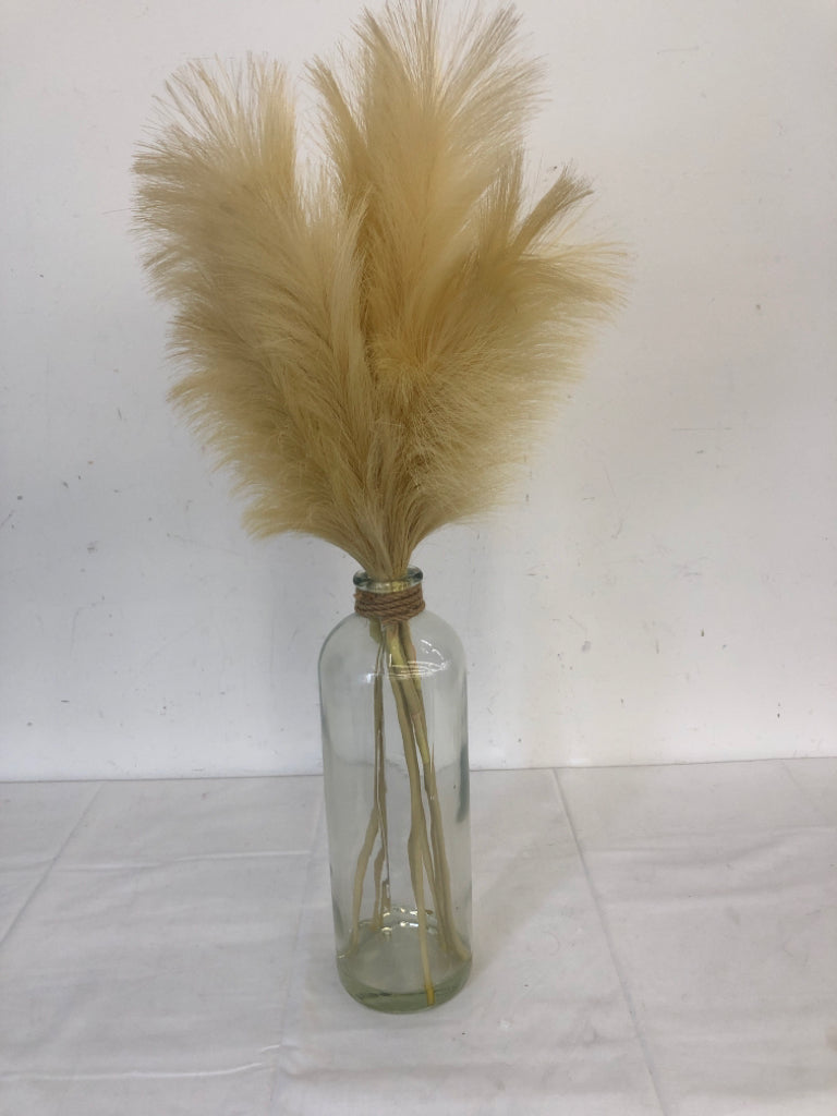 FAUX TAN FLUFFY WHEAT IN GLASS VASE W/ TWINE WRAPPED.