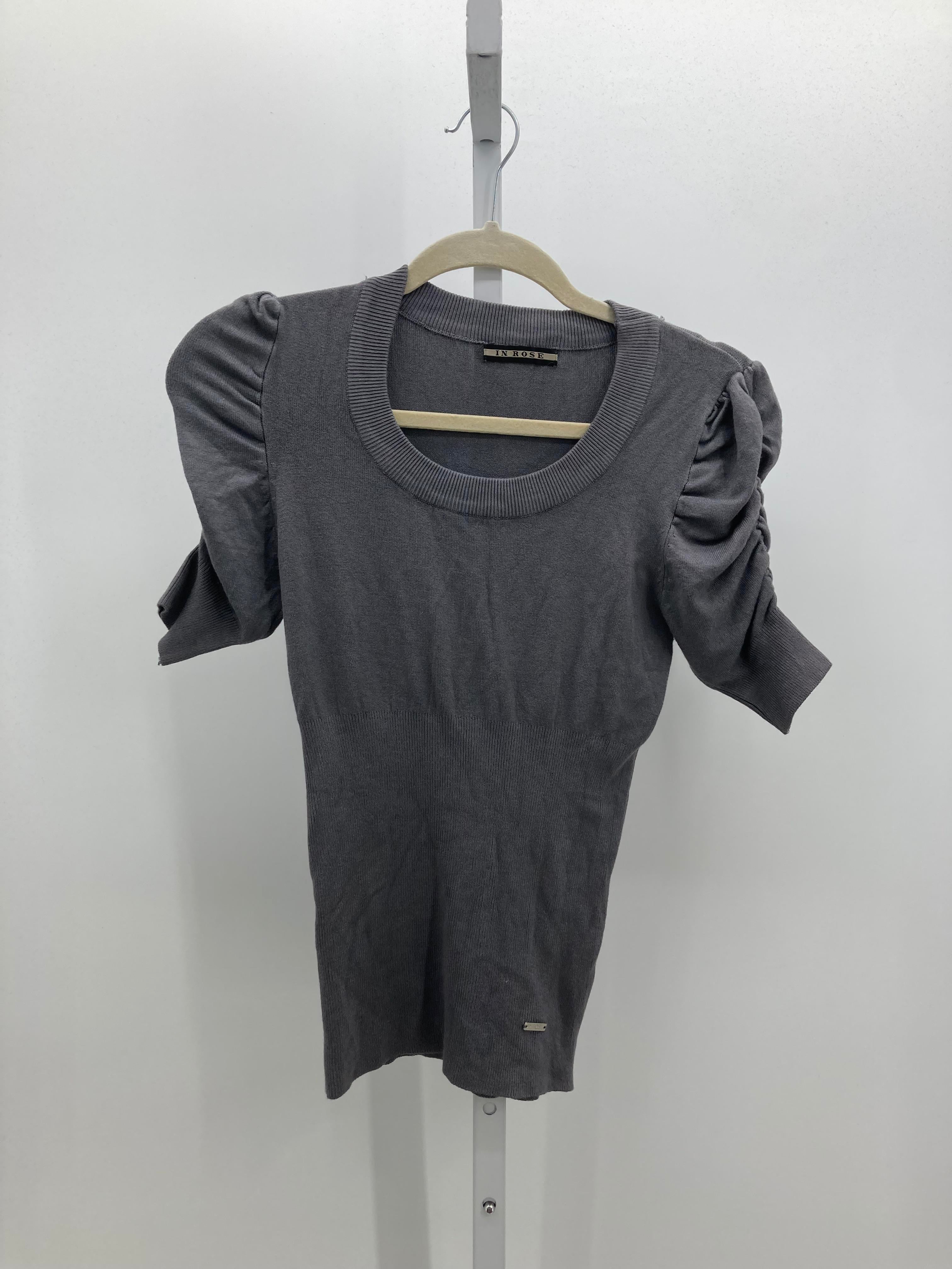 Size Small Juniors Short Sleeve Sweater