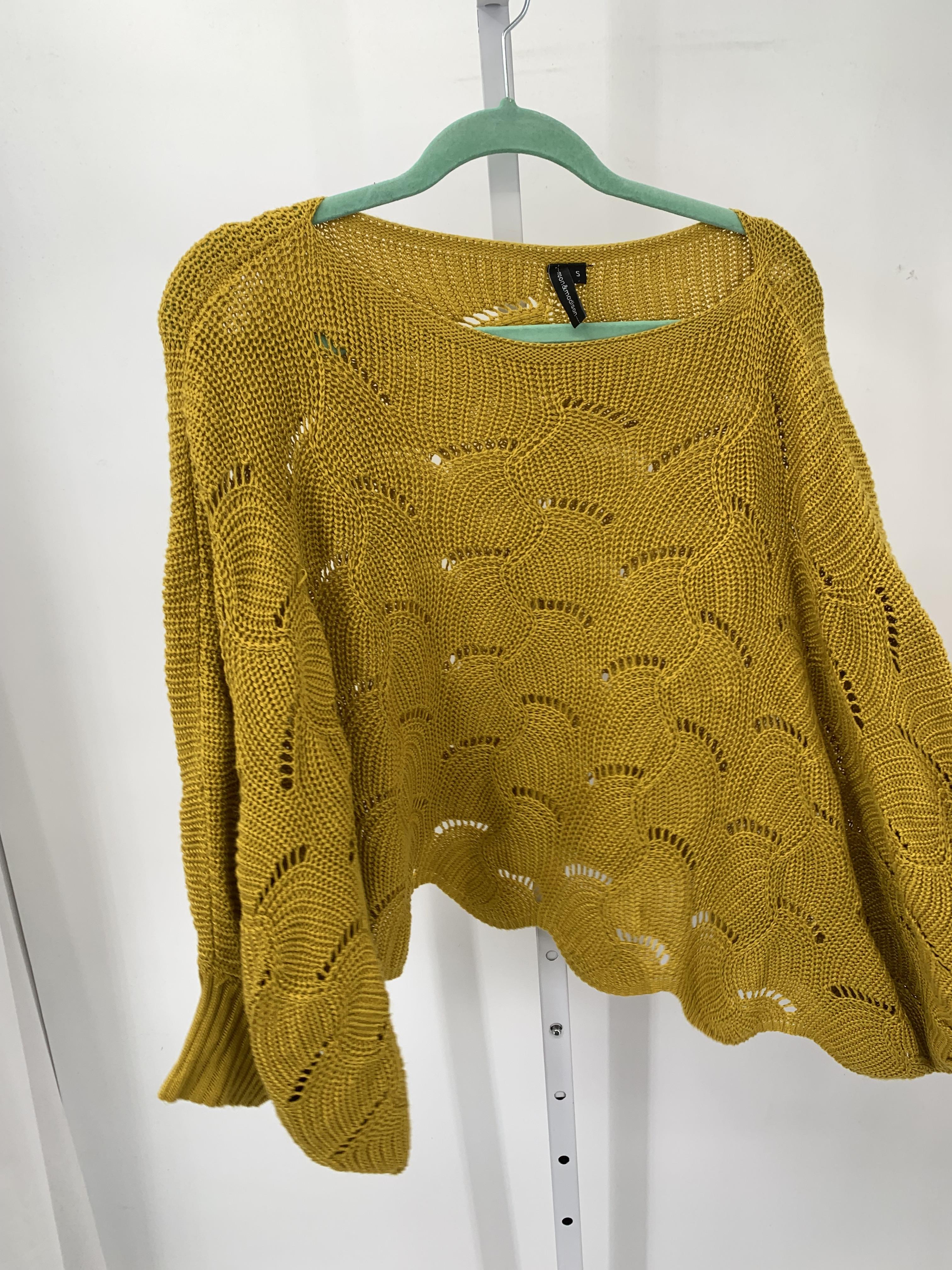 Size Small Juniors Long Sleeve Sweater