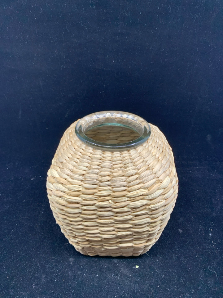 TWINE WOVEN GLASS VASE.