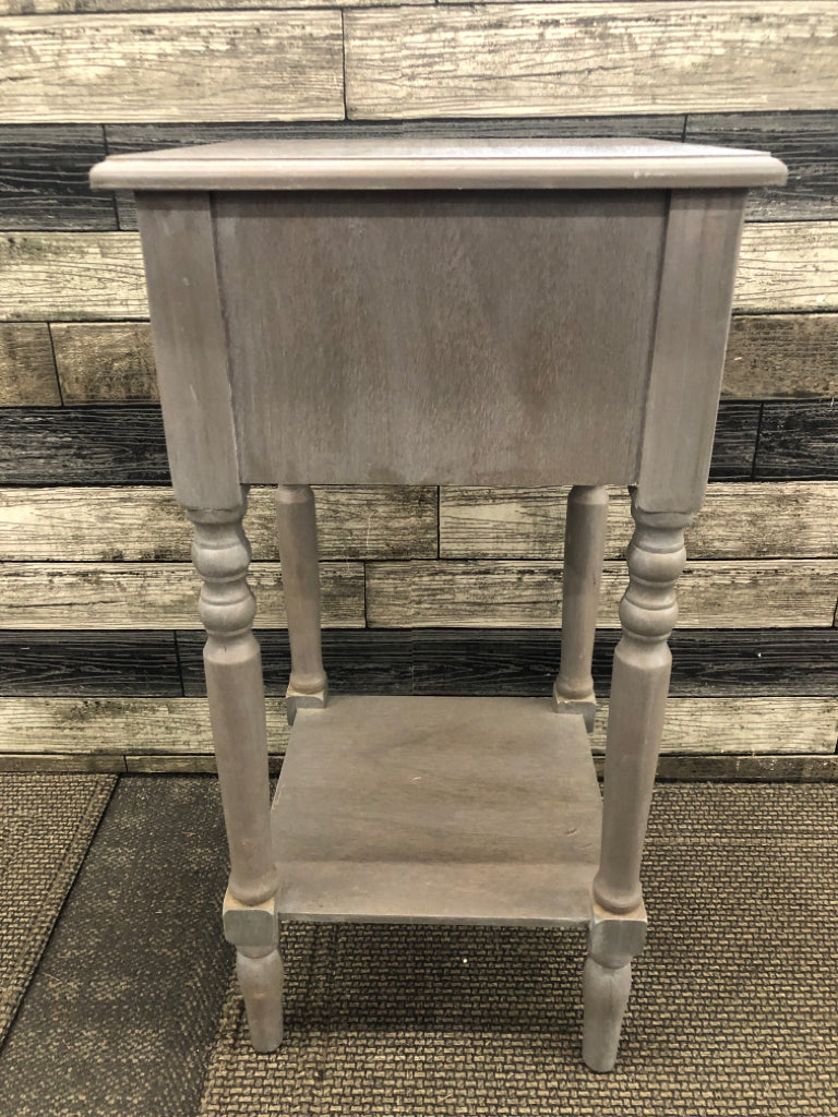 SMALL GREY END TABLE W MIRRORED DRAWER.