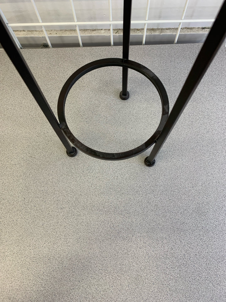 BRONZE METAL PLANT STAND W/WOVEN TOP.