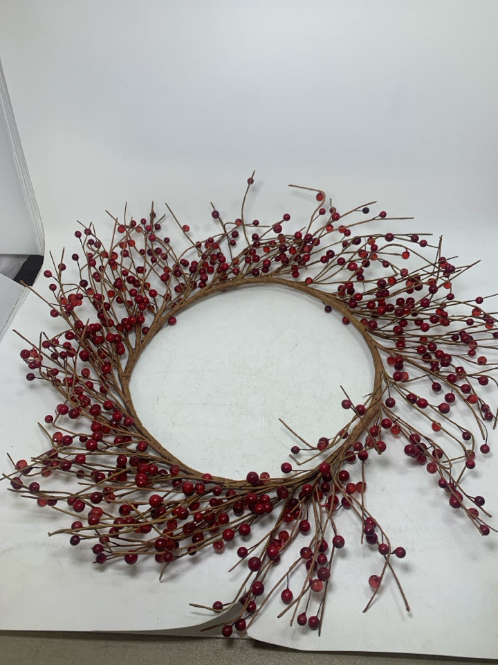 RED BERRIES TWIG WREATH.