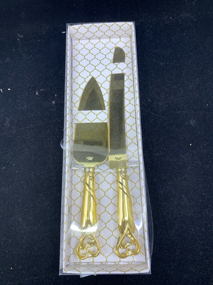 2pc NIB GOLD CAKE SERVER SET.