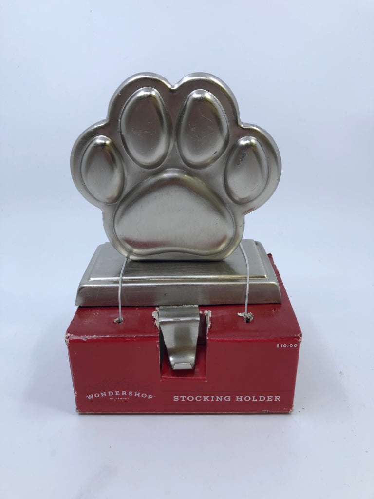 NIB PAW PRINT STOCKING HOLDER.