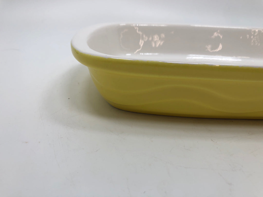 YELLOW CERAMIC SHALLOW PAN W/WAVY EDGES.