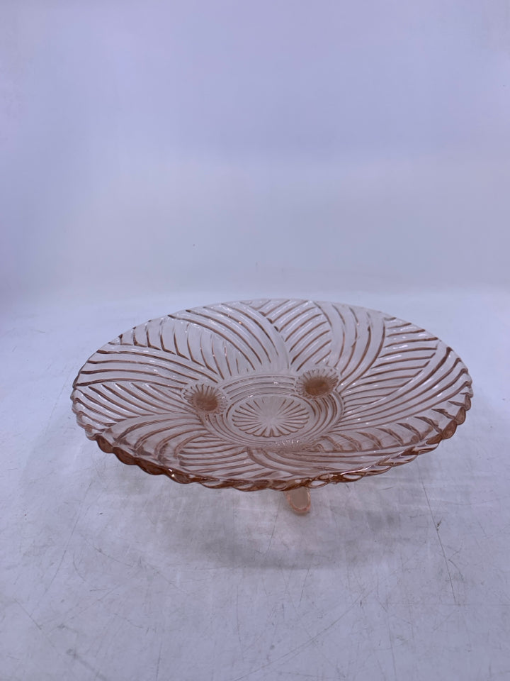 LIGHT PINK FOOTED SERVING BOWL W/ EMBOSSED DETAILS.